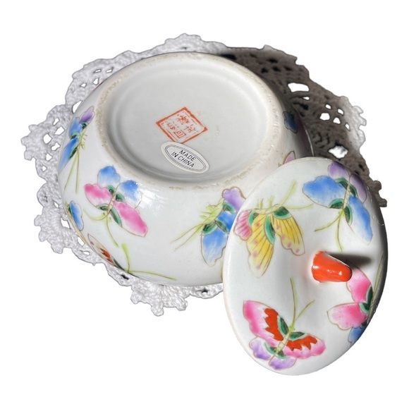 Small Asian trinkets dish with beautiful butterflies hand painted. - Picture 3 of 6